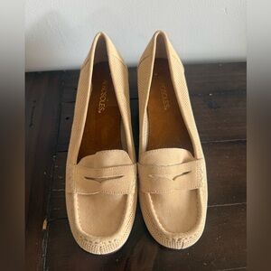 Aerosoles Beige Suede Loafers – Size 8
